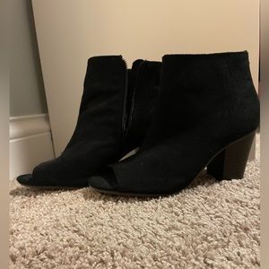 Old Navy Size 8 Black Faux Suede Open Toe Block Heel Ankle Booties